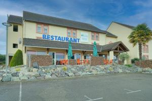 brit hotel les evens