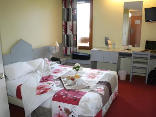 brit hotel les evens