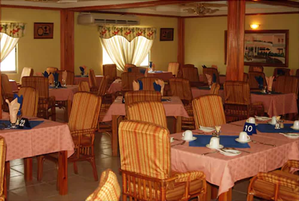 Rovanel's Resort And Conference Centre,Crown Point>>Bon Accord Village,3 star