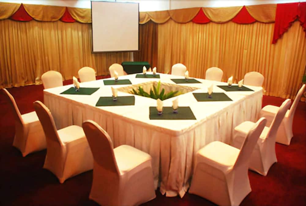 Rovanel's Resort And Conference Centre,Crown Point>>Bon Accord Village,3 star