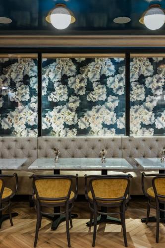 merrion row hotel and public house