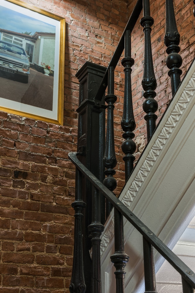 merrion row hotel and public house