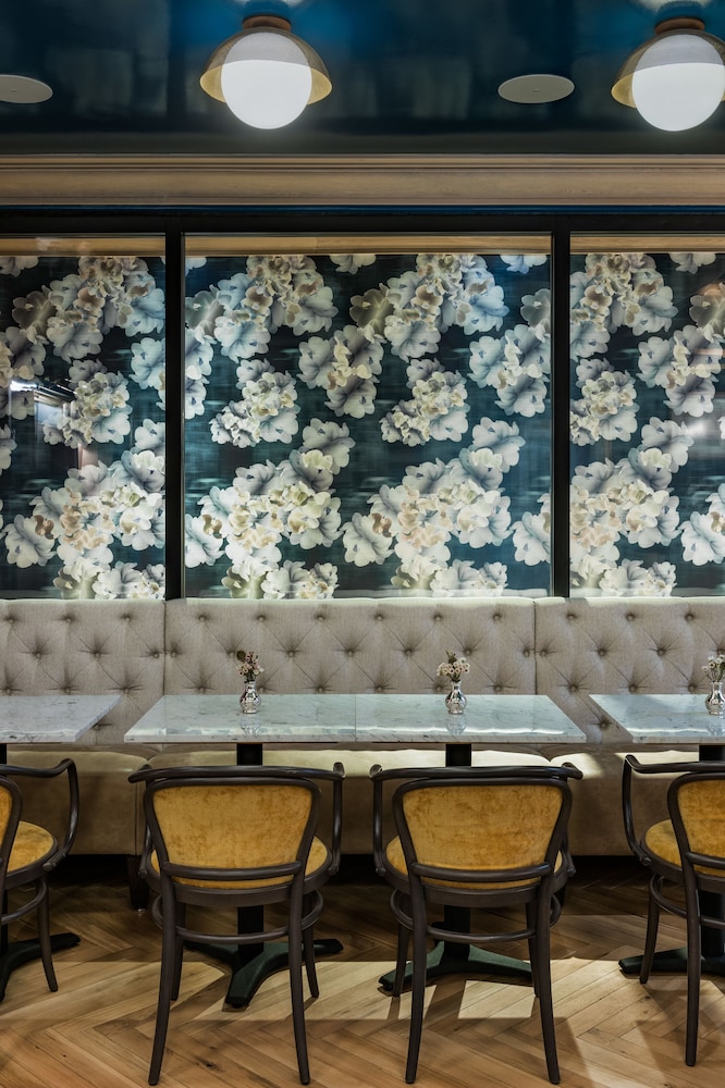 merrion row hotel and public house