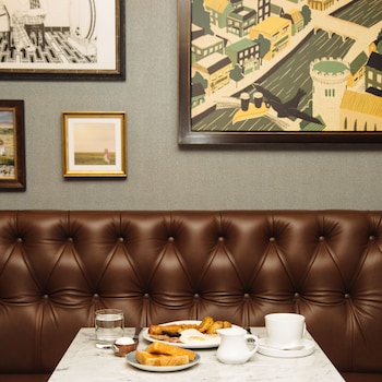 merrion row hotel and public house