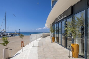 victoria marina hotel villeneuve loubet tapestry collection by hilton