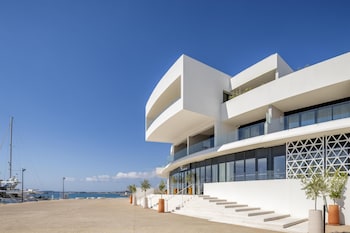 victoria marina hotel villeneuve loubet tapestry collection by hilton