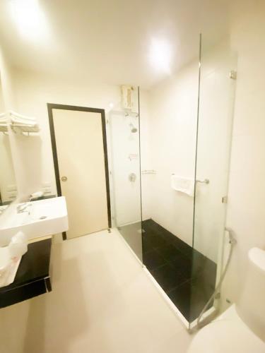 atrium boutique hotel