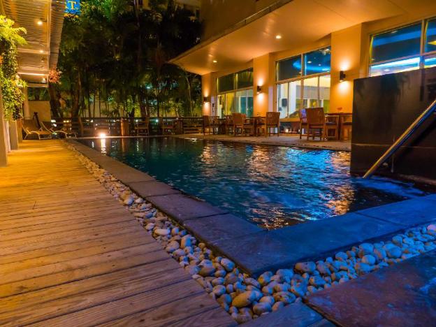 atrium boutique hotel