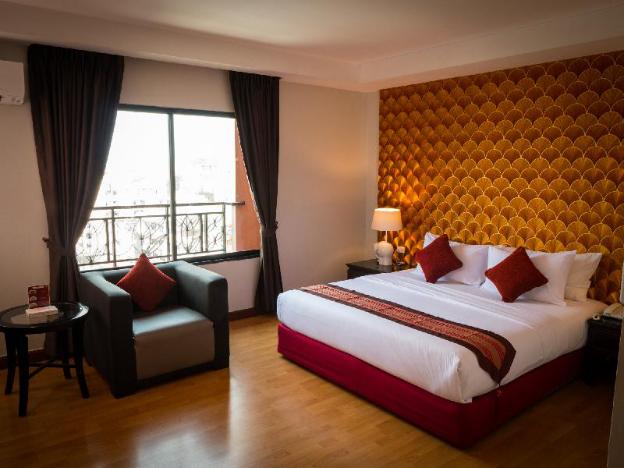 atrium boutique hotel