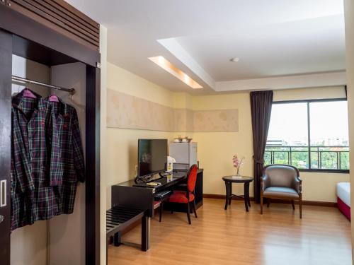 atrium boutique hotel