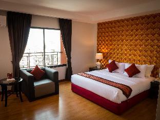 atrium boutique hotel