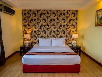 atrium boutique hotel