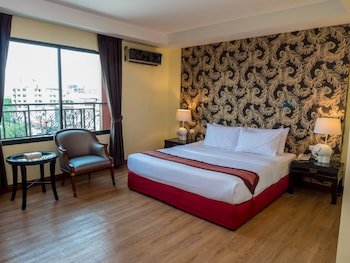 atrium boutique hotel