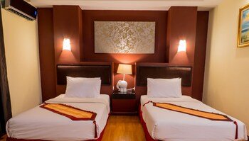 atrium boutique hotel