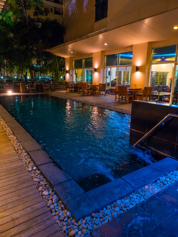 atrium boutique hotel