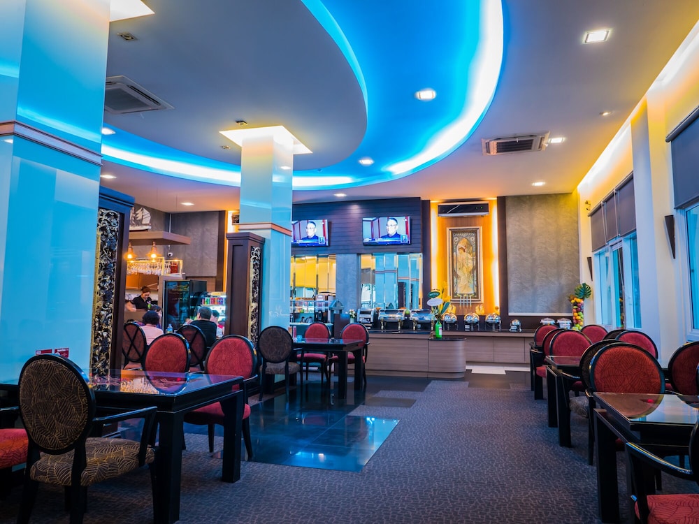 atrium boutique hotel