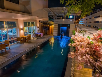 atrium boutique hotel