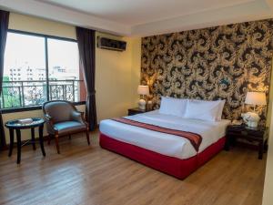 atrium boutique hotel