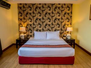 atrium boutique hotel