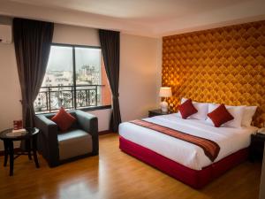 atrium boutique hotel