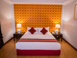 atrium boutique hotel
