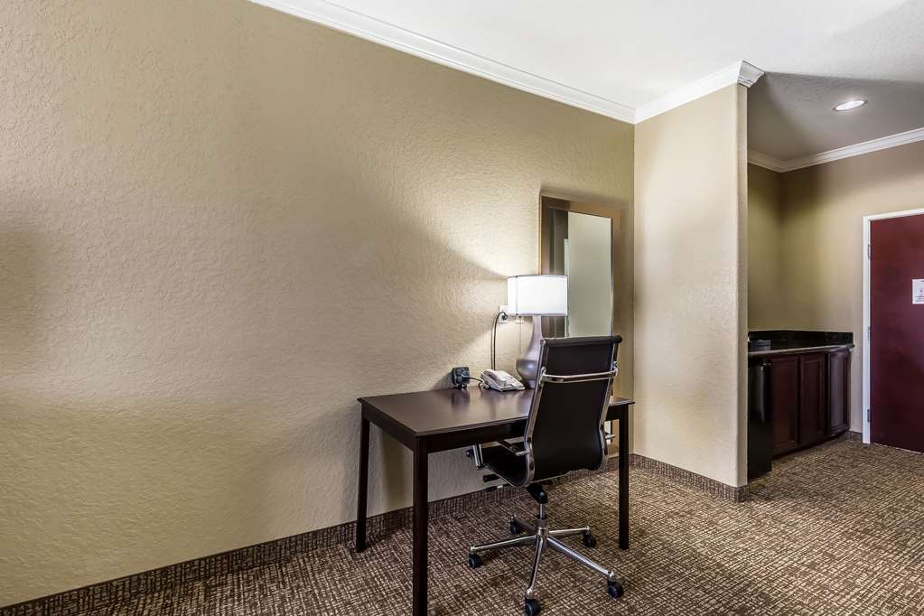 comfort suites houston iah airport beltway 8
