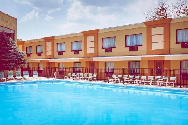 chicago lake shore hotel