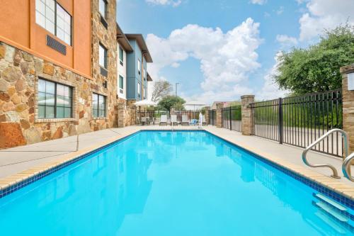 holiday inn express marble falls by ihg