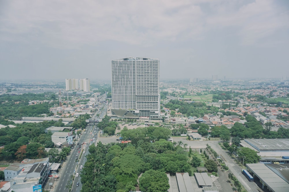 well furnished and comfy studio collins boulevard apartment