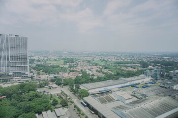 well furnished and comfy studio collins boulevard apartment