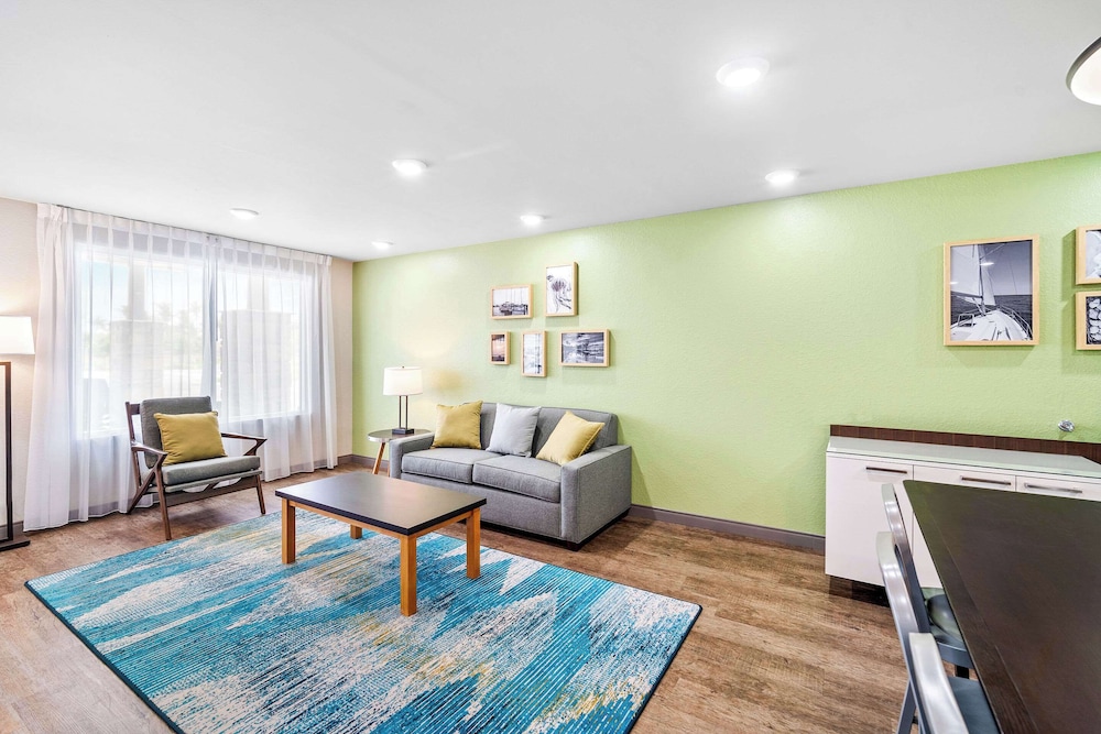 woodspring suites fort myers cape coral