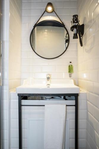 Hotel Des Arts Bastille,2 Rue Godefroy Bastide,3 star