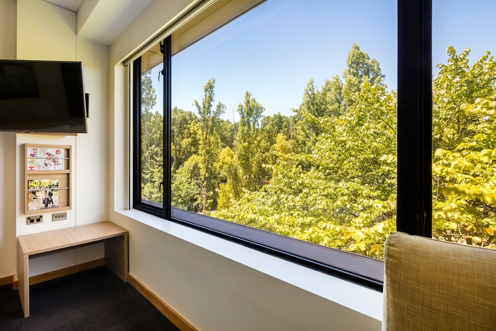 crowne plaza canberra by ihg