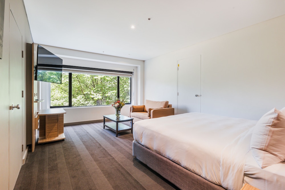 crowne plaza canberra by ihg