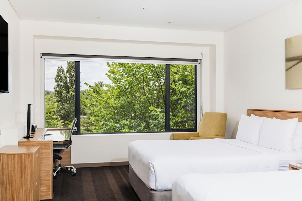 crowne plaza canberra by ihg