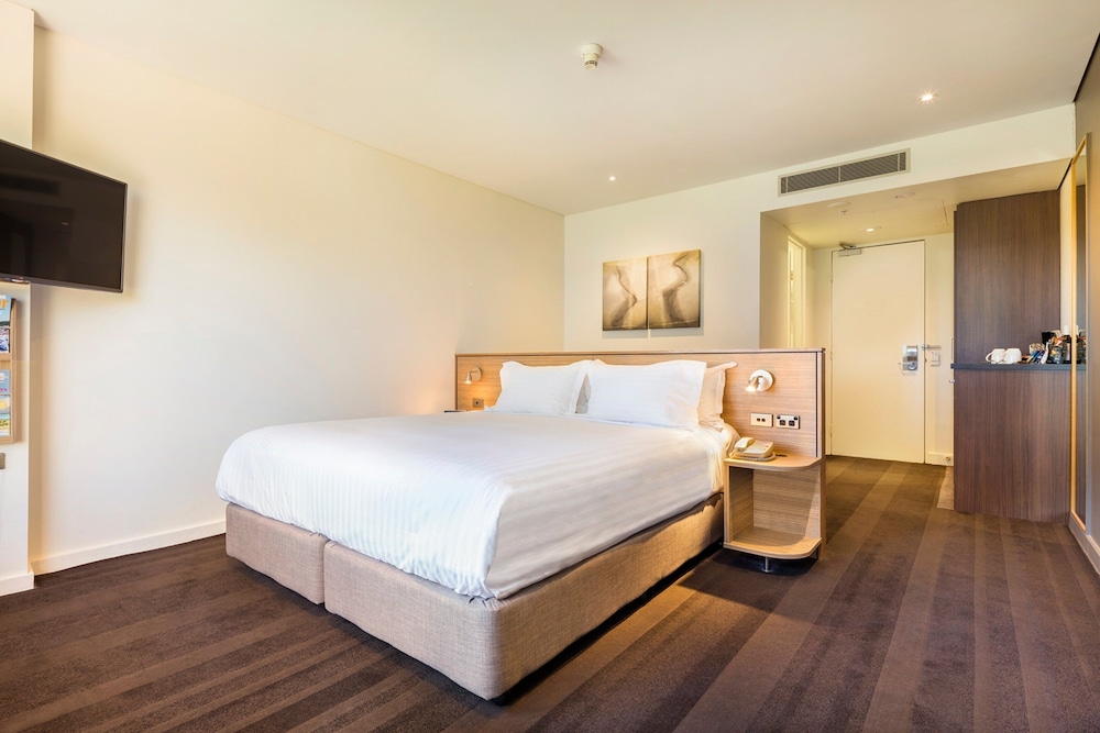 crowne plaza canberra by ihg