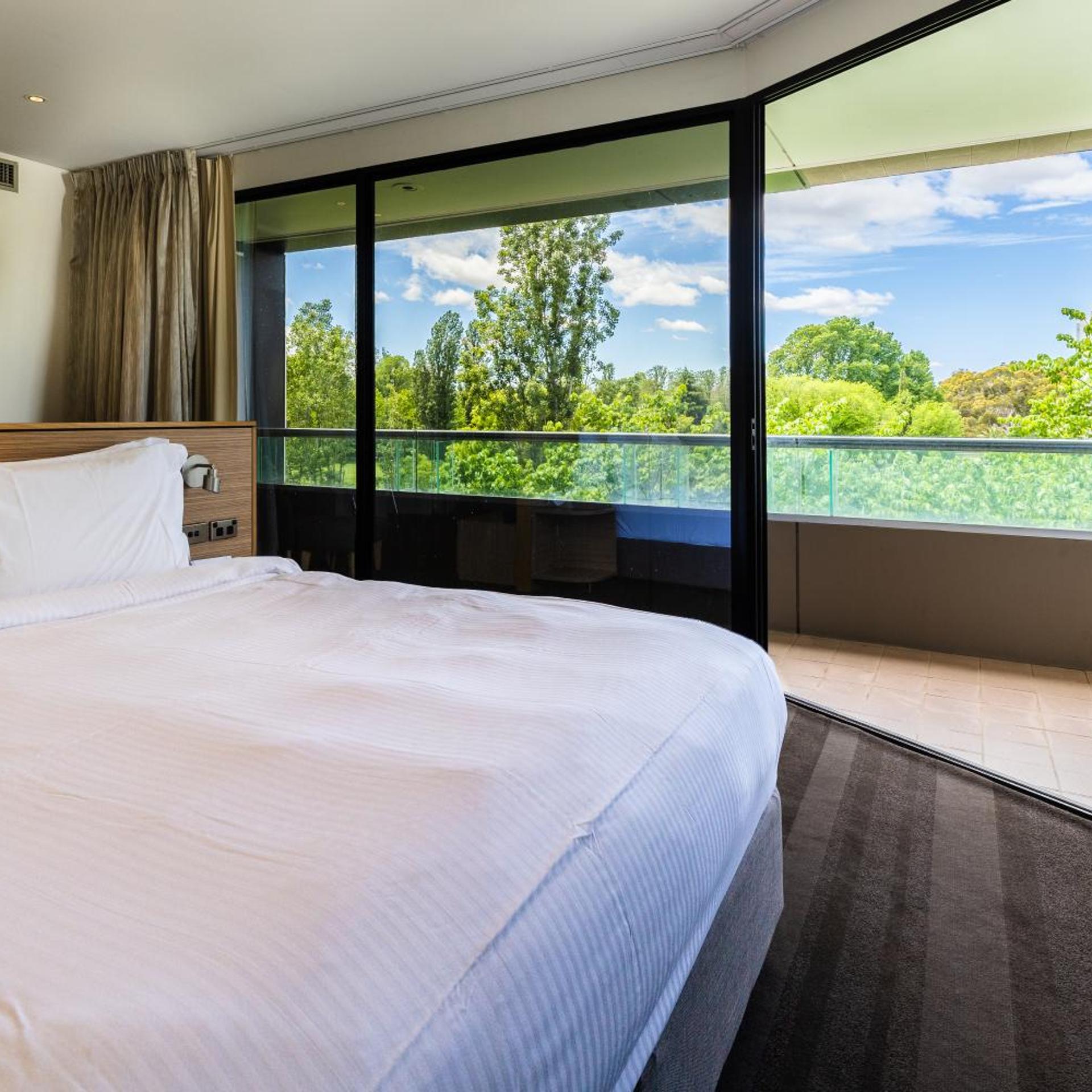 crowne plaza canberra by ihg