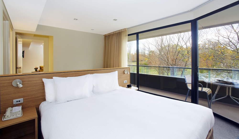 crowne plaza canberra by ihg