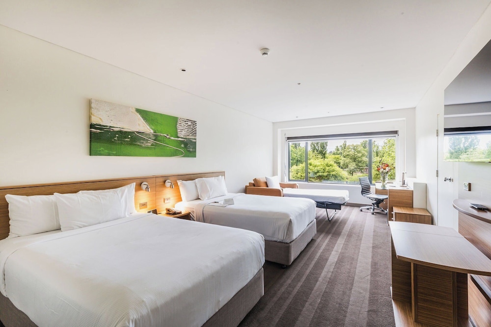 crowne plaza canberra by ihg