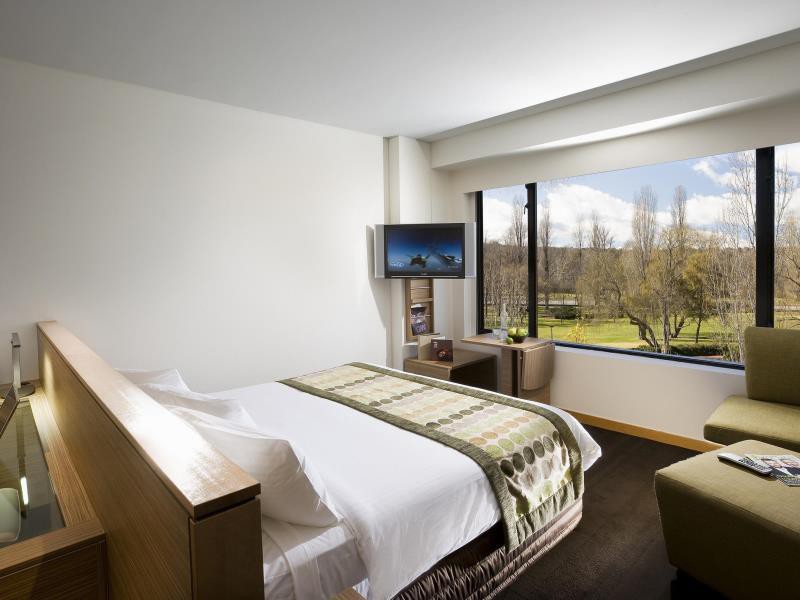 crowne plaza canberra by ihg