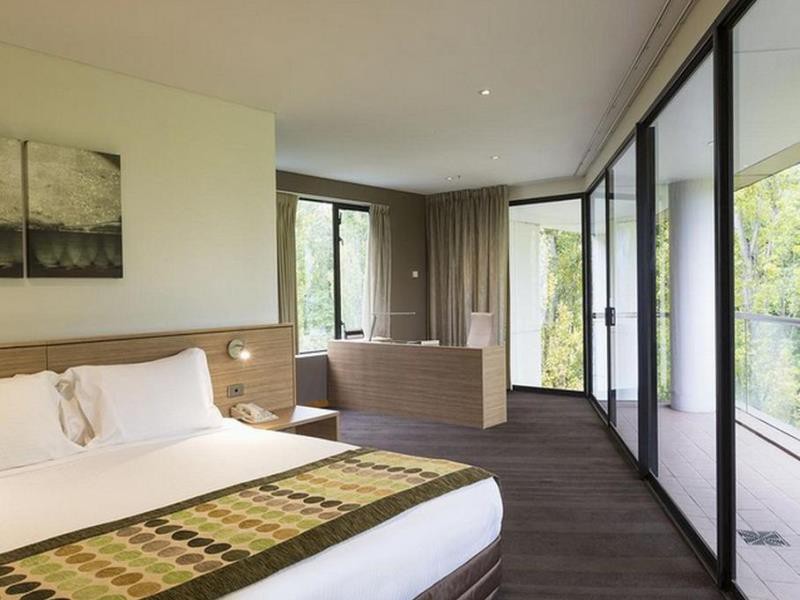 crowne plaza canberra by ihg