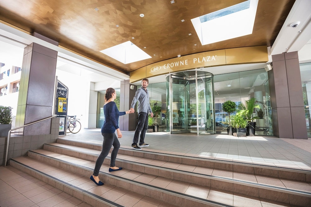 crowne plaza canberra by ihg