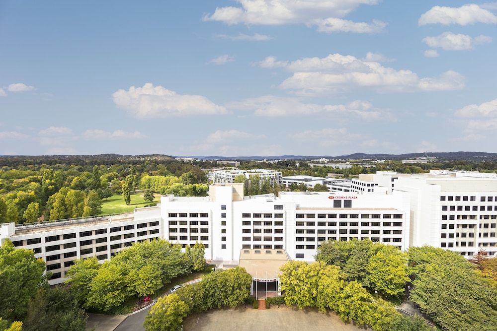 crowne plaza canberra by ihg