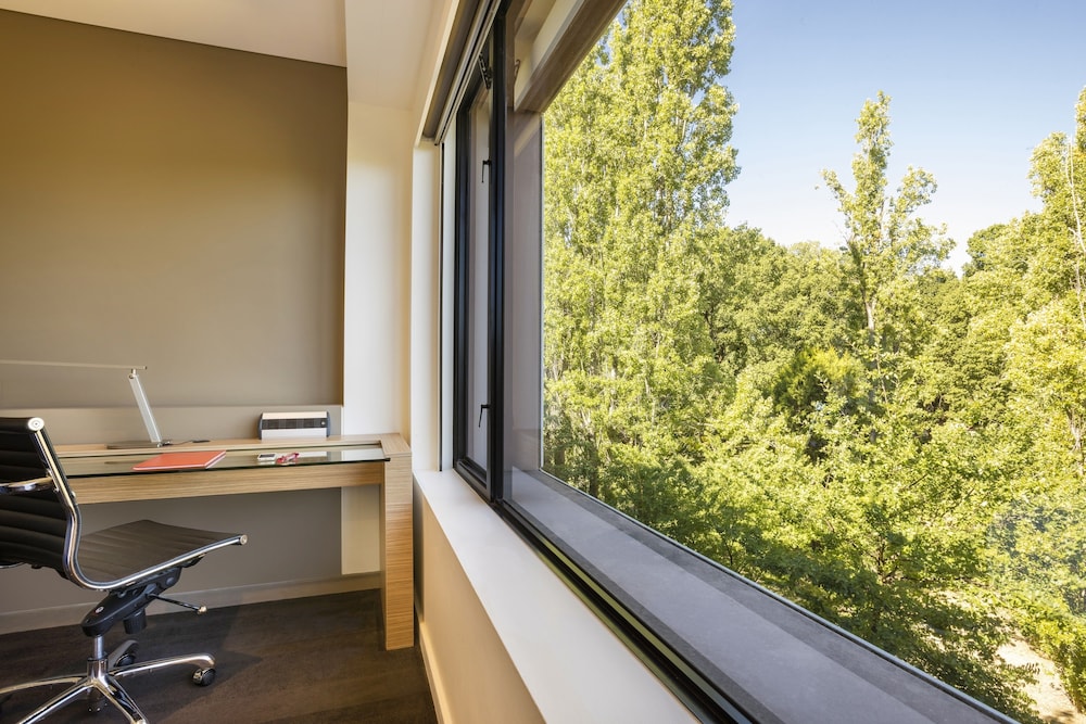 crowne plaza canberra by ihg