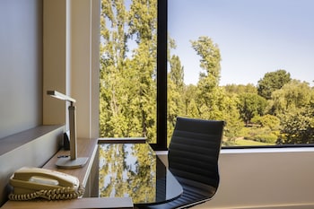 crowne plaza canberra by ihg