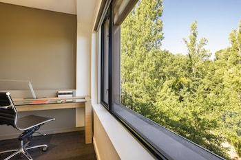 crowne plaza canberra by ihg