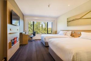 crowne plaza canberra by ihg