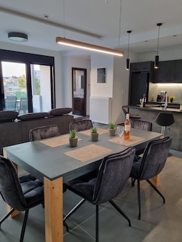 10 apartments and suites athens