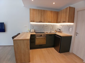 10 apartments and suites athens