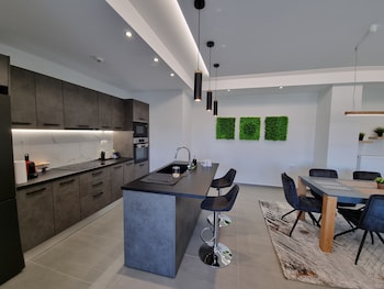 10 apartments and suites athens